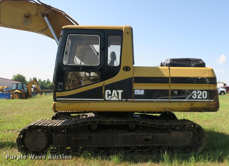 image for item DE3790 1996 Caterpillar 320 excavator