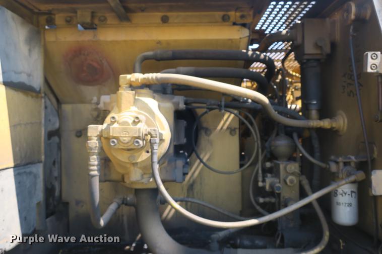 image for item DE3790 1996 Caterpillar 320 excavator