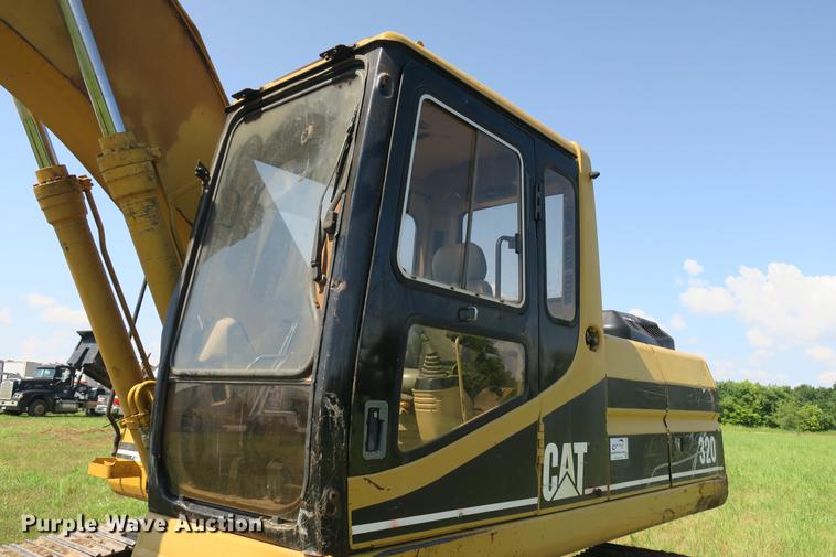 image for item DE3790 1996 Caterpillar 320 excavator