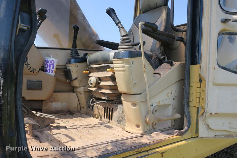 image for item DE3790 1996 Caterpillar 320 excavator