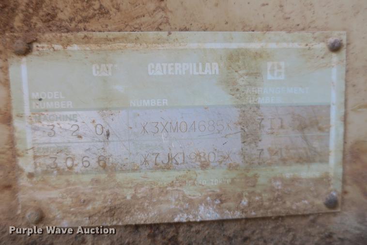 image for item DE3790 1996 Caterpillar 320 excavator