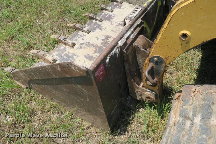 image for item DE3791 2005 Caterpillar 277B skid steer