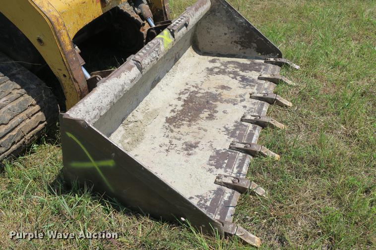 image for item DE3791 2005 Caterpillar 277B skid steer