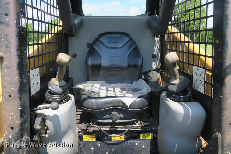 image for item DE3791 2005 Caterpillar 277B skid steer