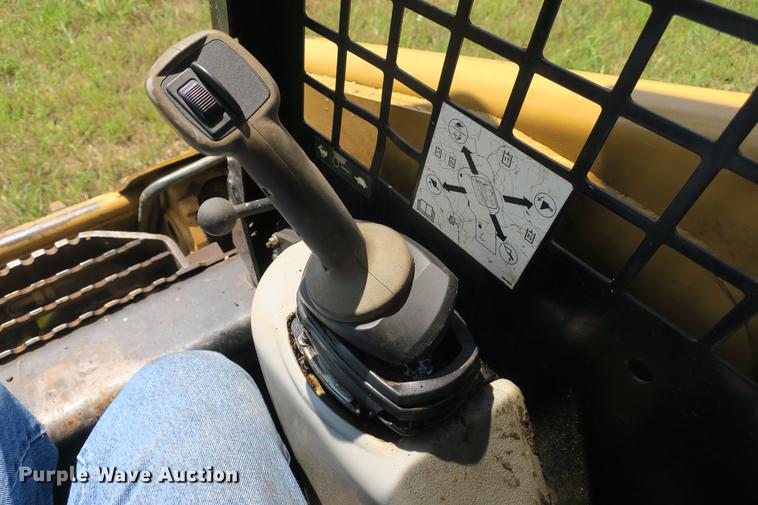 image for item DE3791 2005 Caterpillar 277B skid steer