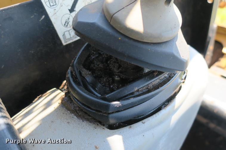 image for item DE3791 2005 Caterpillar 277B skid steer