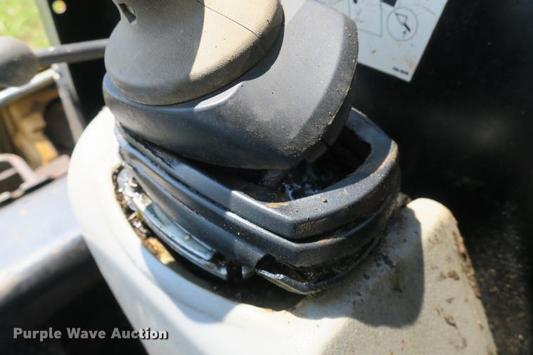 image for item DE3791 2005 Caterpillar 277B skid steer