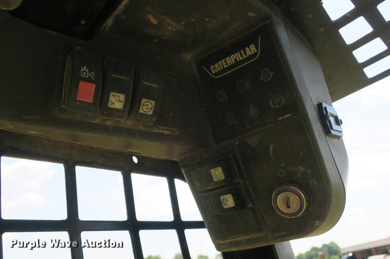 image for item DE3791 2005 Caterpillar 277B skid steer