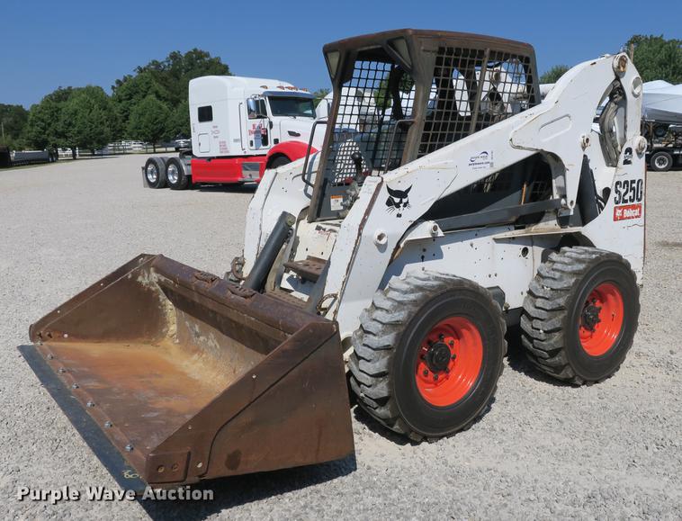 image for item DE3795 2007 Bobcat S250 skid steer