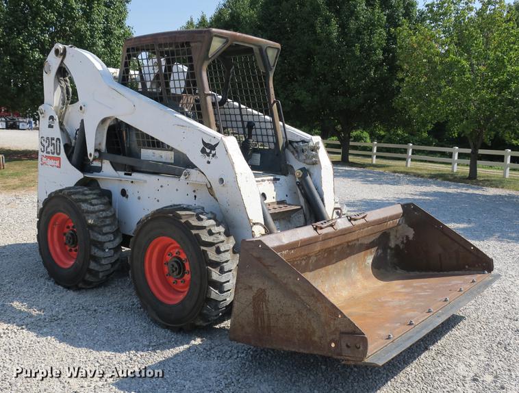 image for item DE3795 2007 Bobcat S250 skid steer