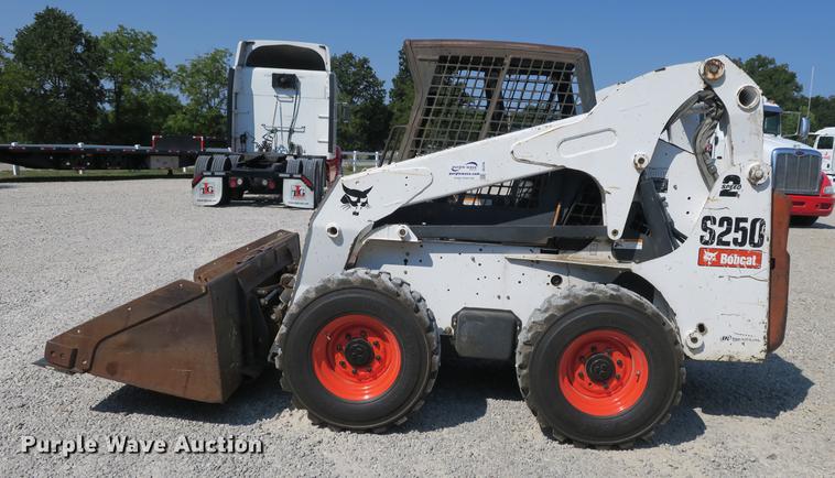 image for item DE3795 2007 Bobcat S250 skid steer