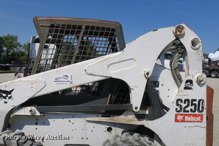image for item DE3795 2007 Bobcat S250 skid steer