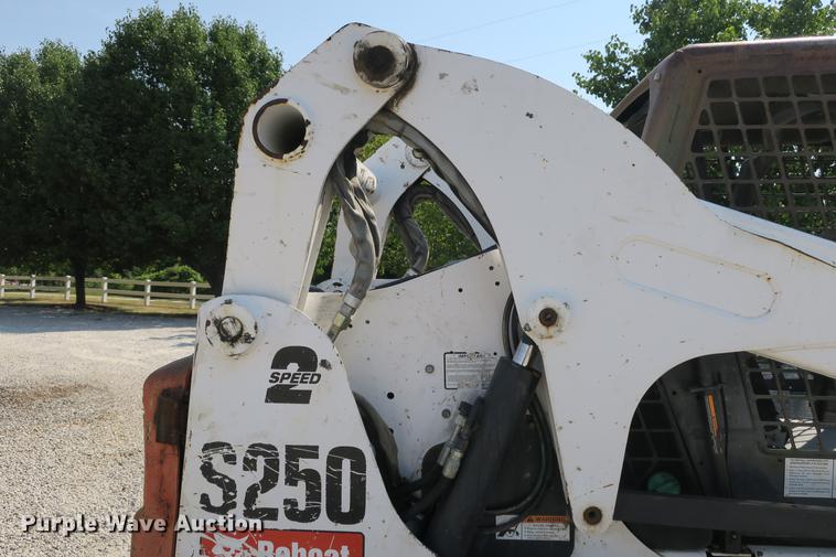 image for item DE3795 2007 Bobcat S250 skid steer