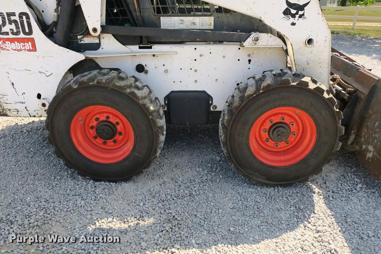image for item DE3795 2007 Bobcat S250 skid steer
