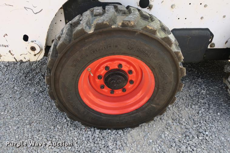 image for item DE3795 2007 Bobcat S250 skid steer