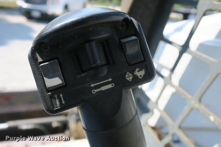 image for item DE3795 2007 Bobcat S250 skid steer