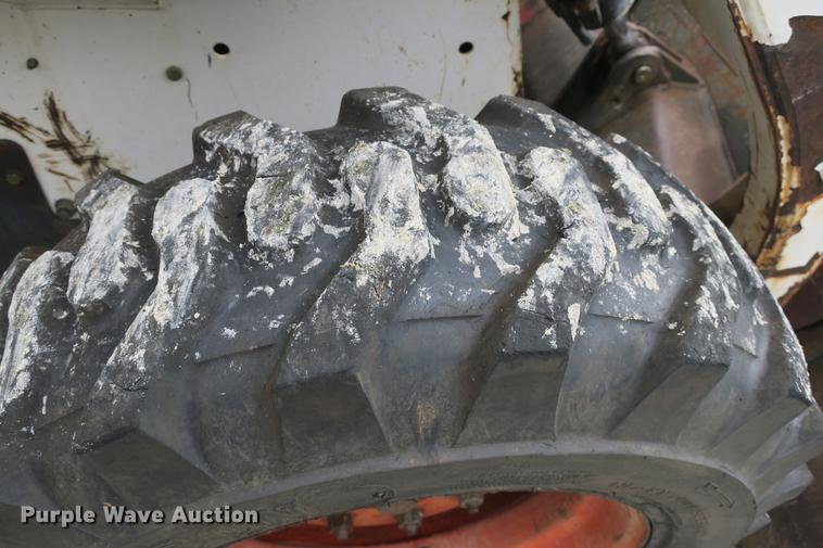 image for item DE3796 1999 Bobcat 773 skid steer