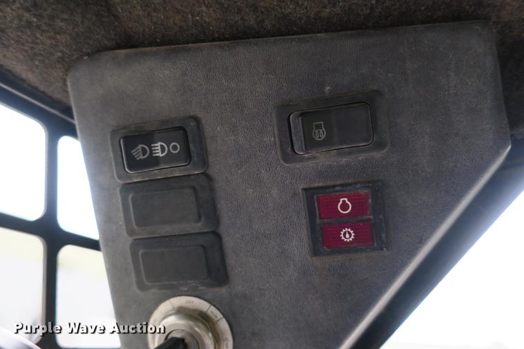 image for item DE3796 1999 Bobcat 773 skid steer