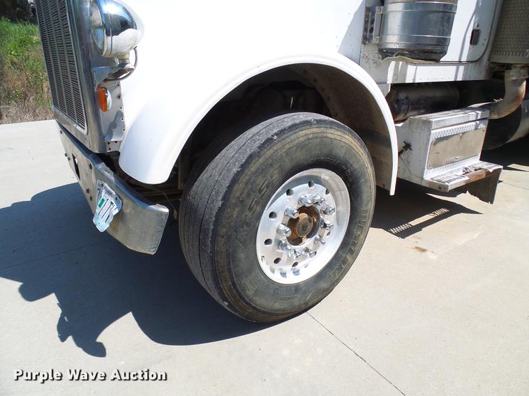 image for item DE5107 1989 Peterbilt 379 dump truck