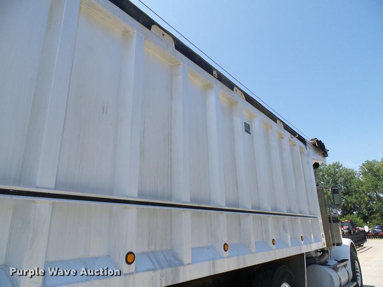 image for item DE5107 1989 Peterbilt 379 dump truck