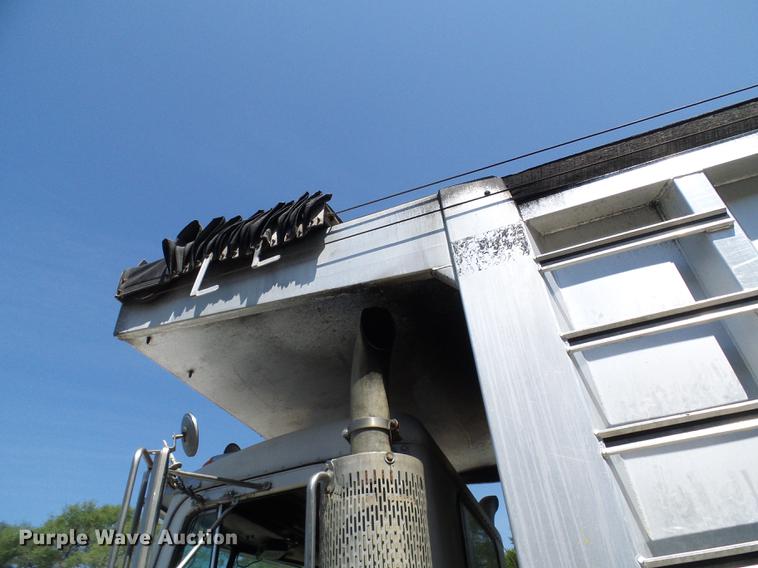 image for item DE5107 1989 Peterbilt 379 dump truck