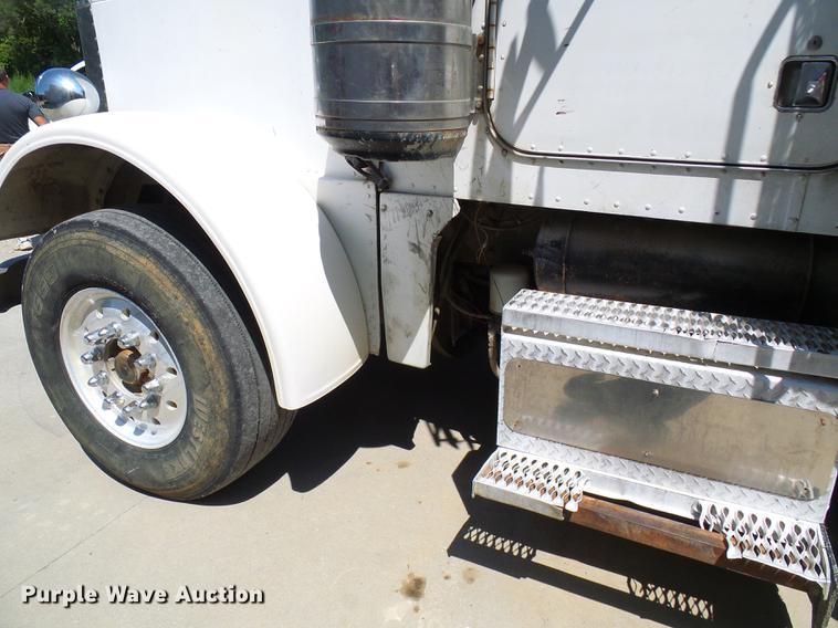 image for item DE5107 1989 Peterbilt 379 dump truck