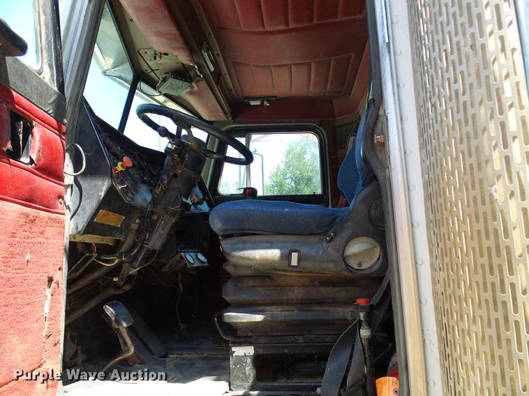 image for item DE5107 1989 Peterbilt 379 dump truck