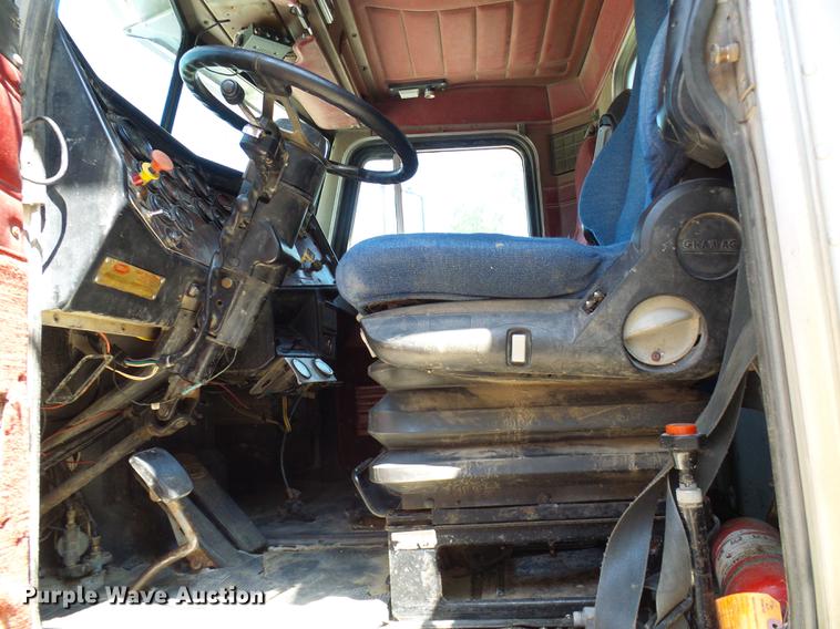 image for item DE5107 1989 Peterbilt 379 dump truck