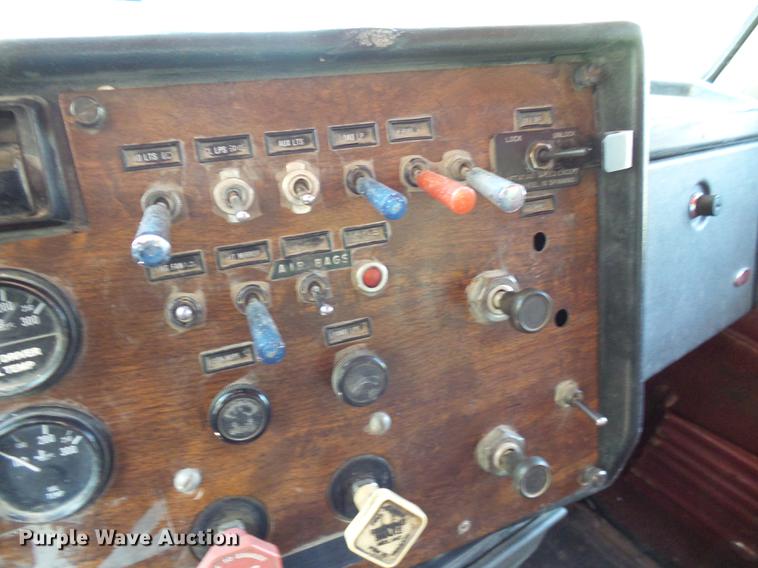 image for item DE5107 1989 Peterbilt 379 dump truck