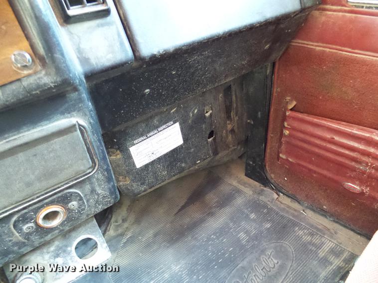 image for item DE5107 1989 Peterbilt 379 dump truck