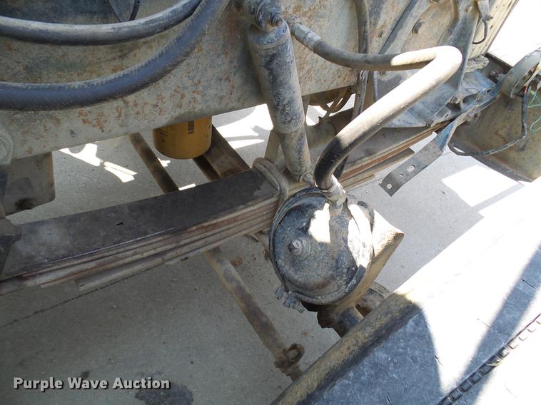 image for item DE5107 1989 Peterbilt 379 dump truck