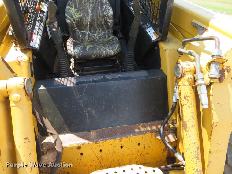 image for item DE6373 John Deere 270 skid steer