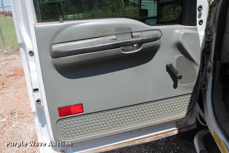 image for item DZ9972 2005 Ford F550 Super Duty XL service truck
