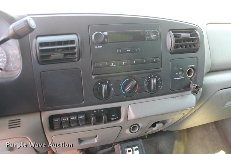 image for item DZ9972 2005 Ford F550 Super Duty XL service truck