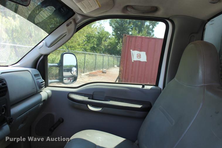 image for item DZ9972 2005 Ford F550 Super Duty XL service truck