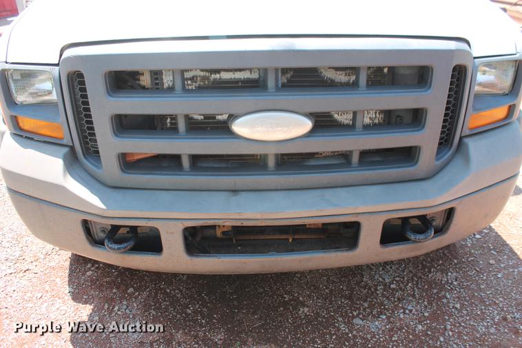 image for item DZ9972 2005 Ford F550 Super Duty XL service truck
