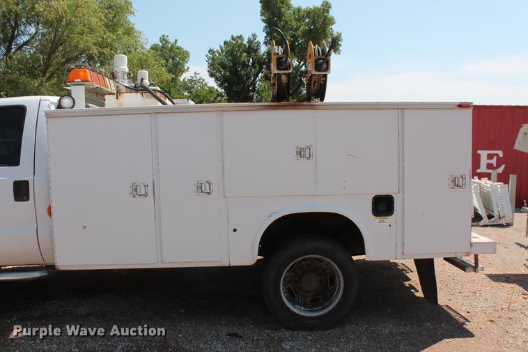 image for item DZ9972 2005 Ford F550 Super Duty XL service truck