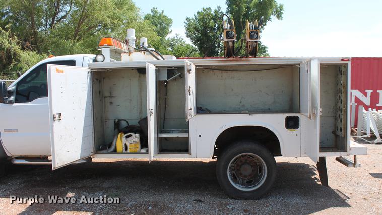 image for item DZ9972 2005 Ford F550 Super Duty XL service truck