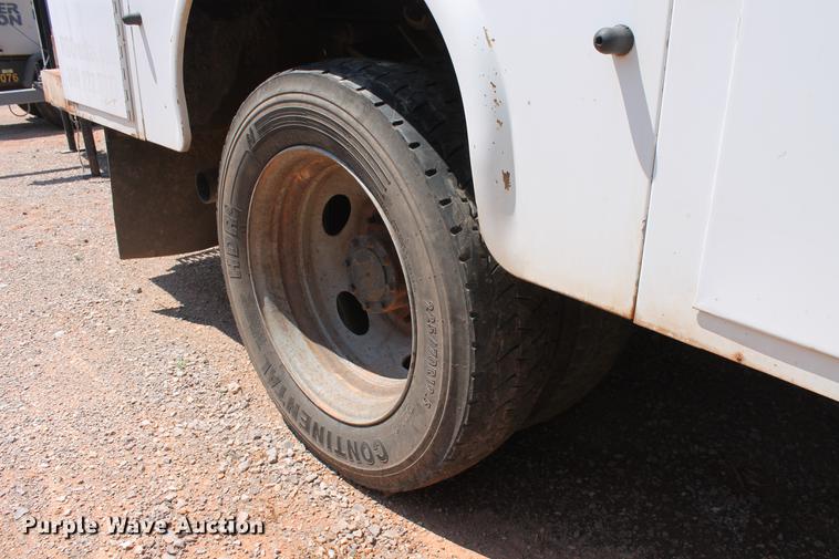 image for item DZ9972 2005 Ford F550 Super Duty XL service truck
