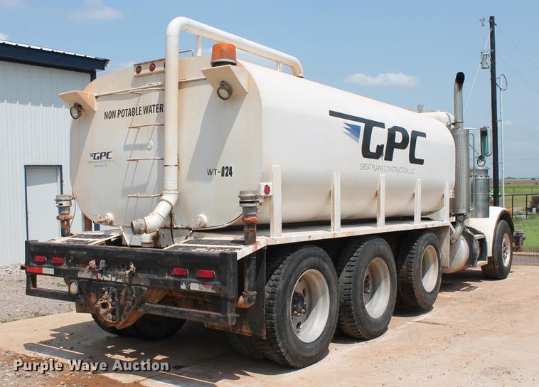 image for item DZ9998 1991 Peterbilt 378 water truck