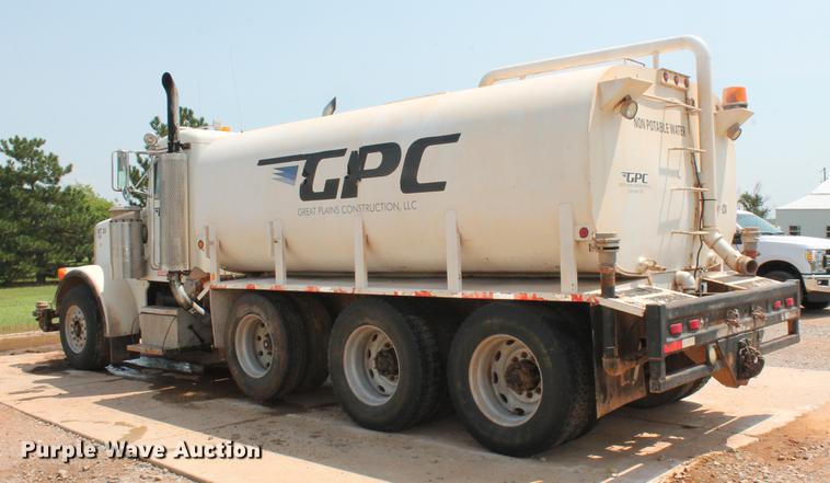 image for item DZ9998 1991 Peterbilt 378 water truck