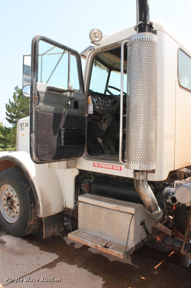 image for item DZ9998 1991 Peterbilt 378 water truck