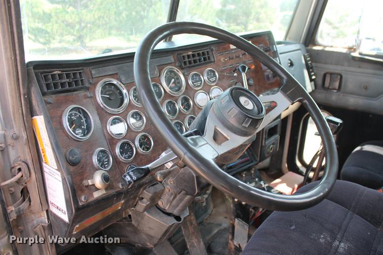 image for item DZ9998 1991 Peterbilt 378 water truck