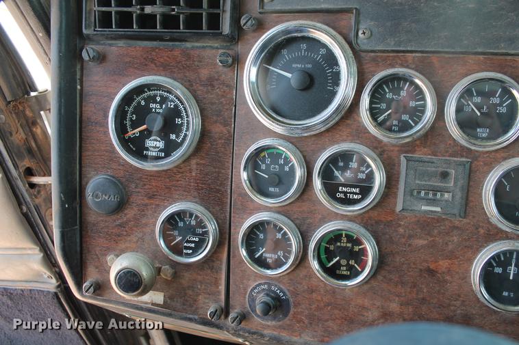 image for item DZ9998 1991 Peterbilt 378 water truck