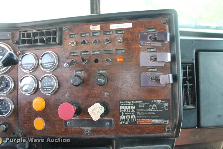 image for item DZ9998 1991 Peterbilt 378 water truck