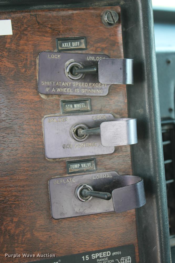 image for item DZ9998 1991 Peterbilt 378 water truck