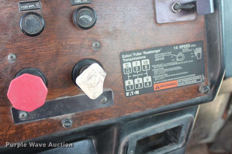 image for item DZ9998 1991 Peterbilt 378 water truck