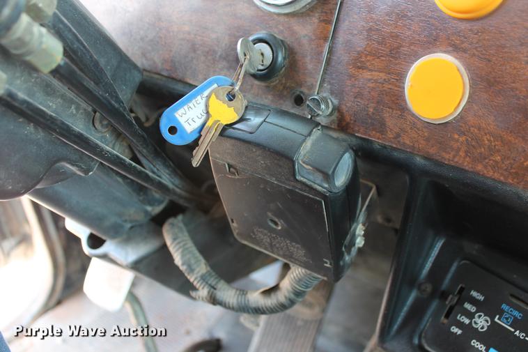 image for item DZ9998 1991 Peterbilt 378 water truck