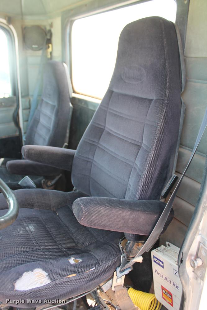 image for item DZ9998 1991 Peterbilt 378 water truck