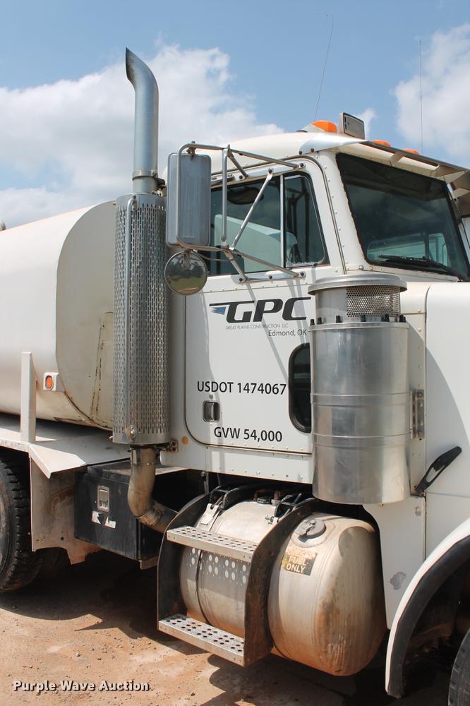 image for item DZ9998 1991 Peterbilt 378 water truck
